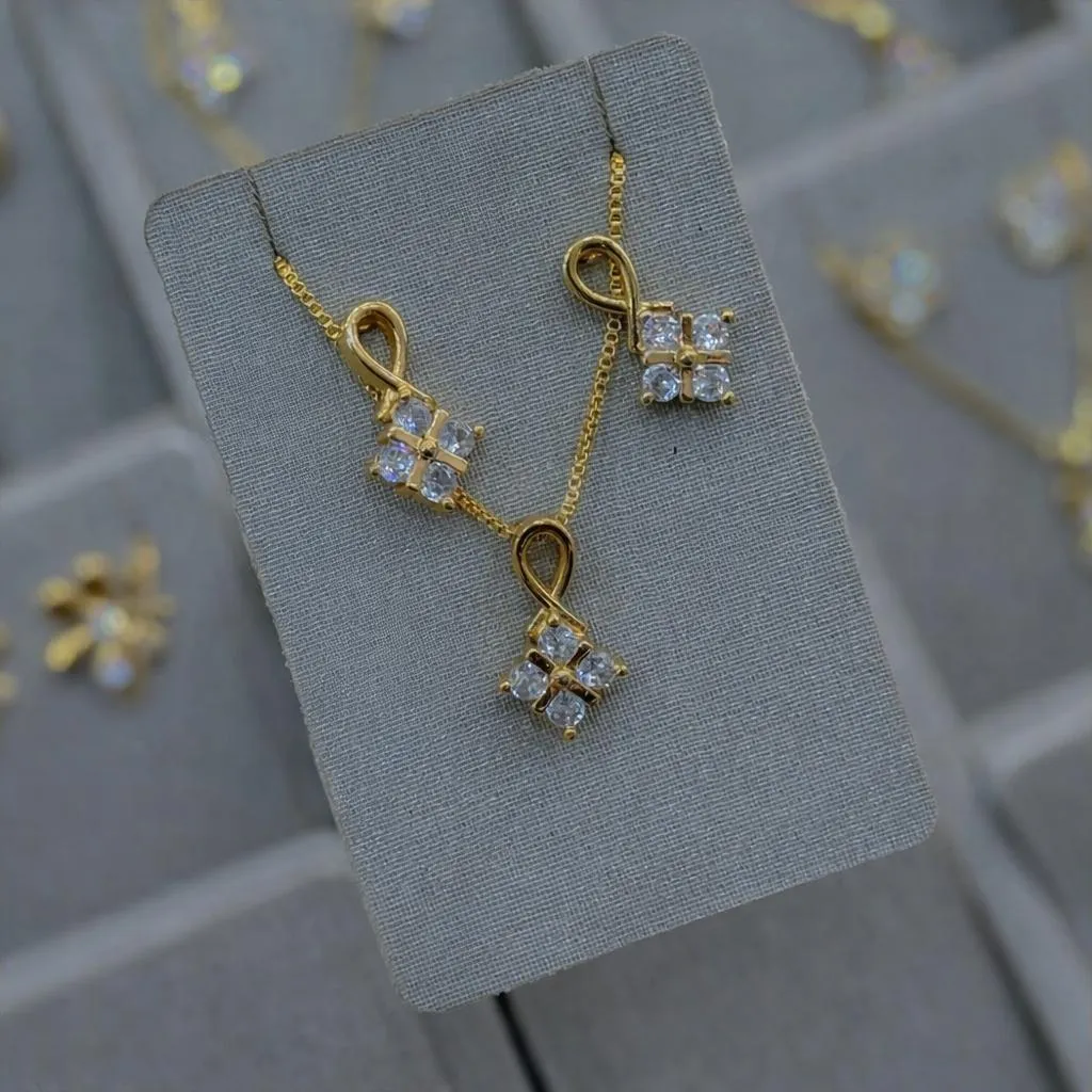 Conjunto Trevo da Sorte Cravejado – Semi-joia Premium